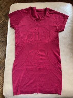 Lululemon swiftly tech tee red